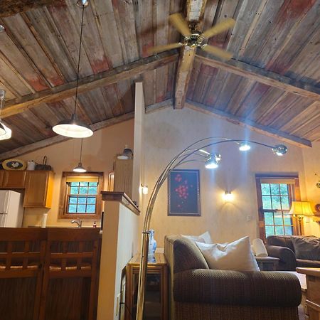 Chanticleer Cabins สเตอร์เจียนเบย์ ภายนอก รูปภาพ