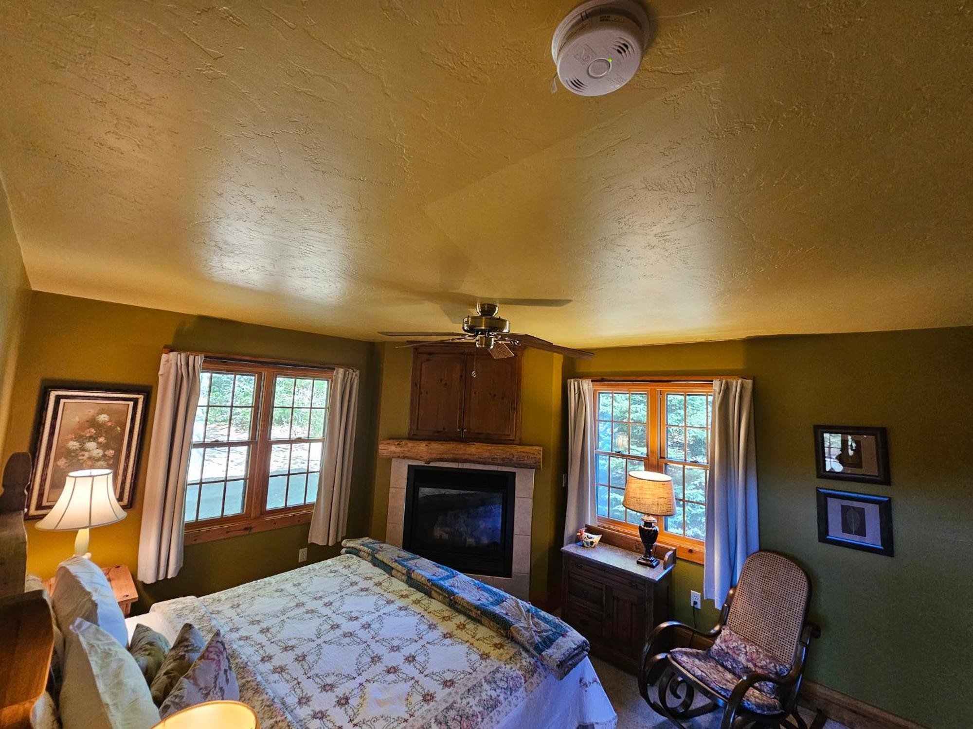 Chanticleer Cabins สเตอร์เจียนเบย์ ภายนอก รูปภาพ