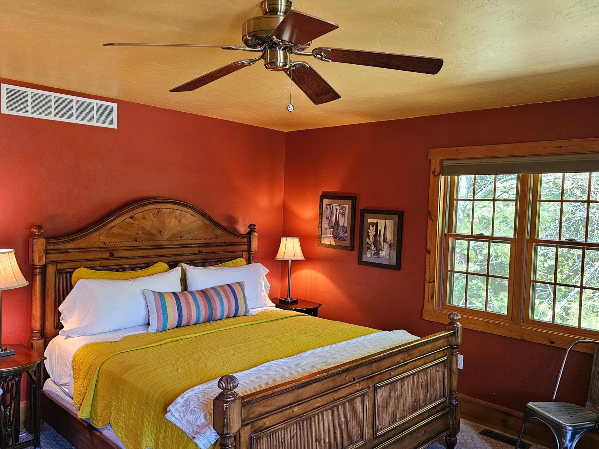 Chanticleer Cabins สเตอร์เจียนเบย์ ภายนอก รูปภาพ