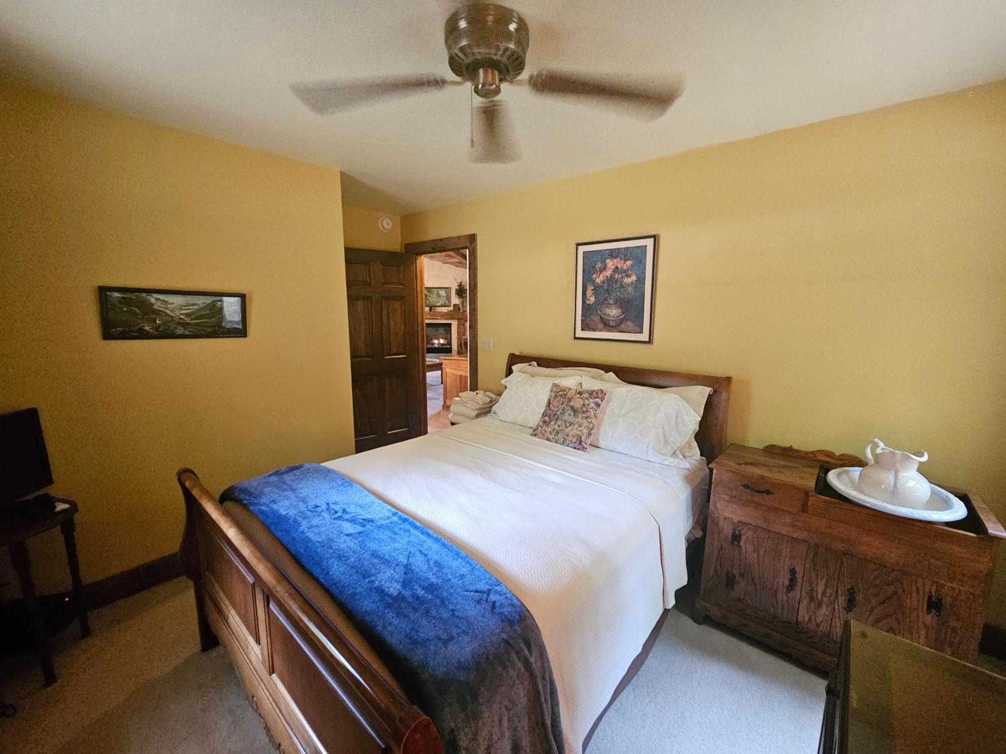 Chanticleer Cabins สเตอร์เจียนเบย์ ภายนอก รูปภาพ